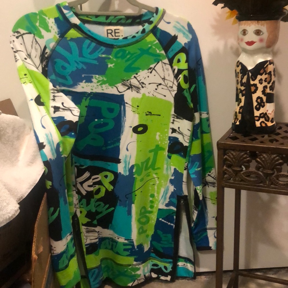 Lynn Ritchie pop art jazzy looking top - Picture 2 of 12